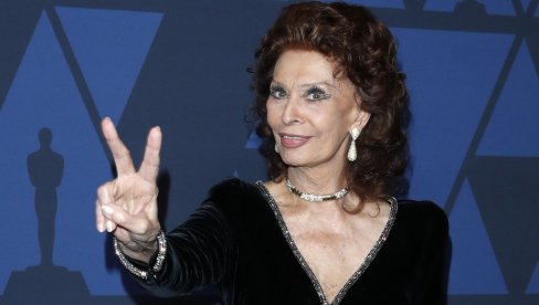 SOFIJA LOREN HITNO OPERISANA: Glumica zadobila teške povrede prilikom pada u svom domu SOFIJA LOREN HITNO OPERISANA: Glumica zadobila teške povrede prilikom pada u svom domu