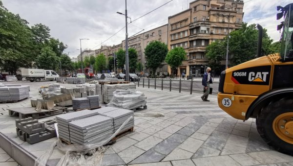ПЛАТО ГОТОВ ЗА ВИКЕНД? После пробијања свих рокова и двогодишње градње, сквер код Палмотићеве улице коначно ће бити завршен ПЛАТО ГОТОВ ЗА ВИКЕНД? После пробијања свих рокова и двогодишње градње, сквер код Палмотићеве улице коначно ће бити завршен