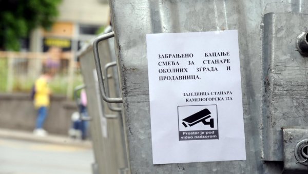 И КОНТЕЈНЕР ПОД ВИДЕО-НАДЗОРОМ: Житељи Каменогорске 12а на општини Звездара одлучили да обезбеде своје посуде за одлагање смећа И КОНТЕЈНЕР ПОД ВИДЕО-НАДЗОРОМ: Житељи Каменогорске 12а на општини Звездара одлучили да обезбеде своје посуде за одлагање смећа