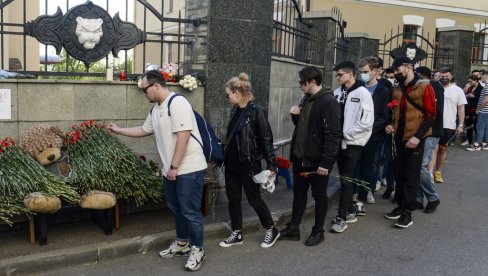 RAZLOG ZA MASAKR U ŠKOLI SAKRIVEN JE U KOMPJUTERU? Dvoje dece još uvek u kritičnom stanju posle krvoprolića u Kazanju RAZLOG ZA MASAKR U ŠKOLI SAKRIVEN JE U KOMPJUTERU? Dvoje dece još uvek u kritičnom stanju posle krvoprolića u Kazanju