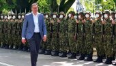VUČIĆ OBIŠAO PUNKT ZA VAKCINACIJU U KASARNI DEDINJE: MMF promenio prognoze za Srbiju - Predviđaju rast od 6 odsto (VIDEO) VUČIĆ OBIŠAO PUNKT ZA VAKCINACIJU U KASARNI DEDINJE: MMF promenio prognoze za Srbiju - Predviđaju rast od 6 odsto (VIDEO)