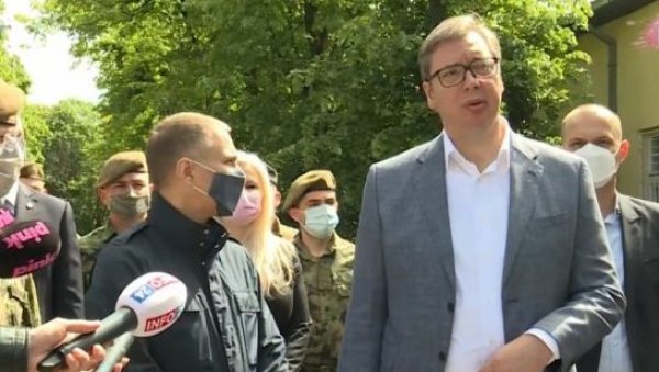 ПРОСЕЧНА ПЛАТА У СРБИЈИ ИДЕ НА 600 ЕВРА - Председник Вучић најавио сјајне вести ПРОСЕЧНА ПЛАТА У СРБИЈИ ИДЕ НА 600 ЕВРА - Председник Вучић најавио сјајне вести