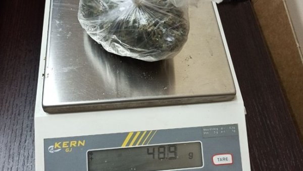АКЦИЈА ЧАЧАНСКЕ ПОЛИЦИЈЕ: Ухапшени са 80 грама марихуане АКЦИЈА ЧАЧАНСКЕ ПОЛИЦИЈЕ: Ухапшени са 80 грама марихуане