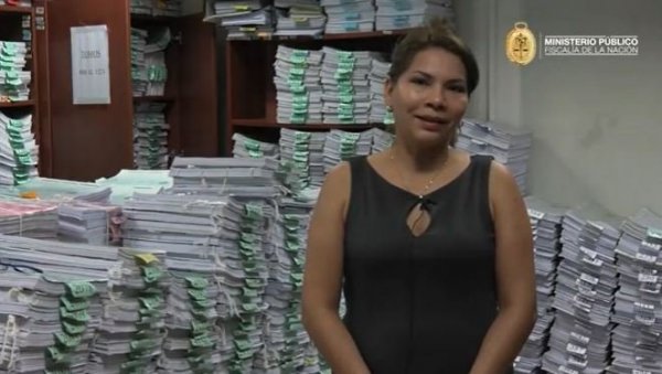 ДАМА ПРОТИВ ТИТА: Челична тужитељка срушила Америку, сад јури европског Ескобара из Сарајева (ФОТО) ДАМА ПРОТИВ ТИТА: Челична тужитељка срушила Америку, сад јури европског Ескобара из Сарајева (ФОТО)
