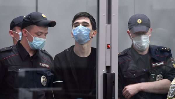 ДВА МЕСЕЦА ПРЕ ЗЛОЧИНА СХВАТИО ДА ЈЕ БОГ: Експерти потврдили - Убица из Казања је био неурачунљив ДВА МЕСЕЦА ПРЕ ЗЛОЧИНА СХВАТИО ДА ЈЕ БОГ: Експерти потврдили - Убица из Казања је био неурачунљив