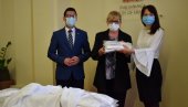 МЕДИЦИНАРЕ „ОБУКЛА“ ГРАДСКА УПРАВА: Нове униформе за запослене у Дому здравља у Кикинди МЕДИЦИНАРЕ „ОБУКЛА“ ГРАДСКА УПРАВА: Нове униформе за запослене у Дому здравља у Кикинди