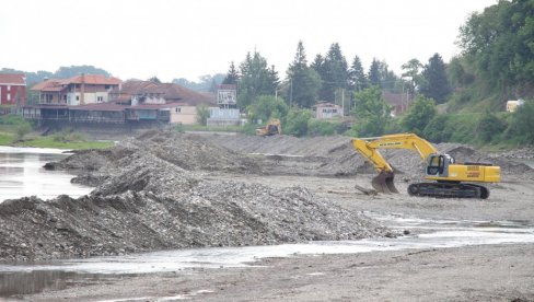 ЧИШЋЕЊЕ КОРИТА ЗАПАДНЕ МОРАВЕ: Сава материјал који буде извађен биће искоришћен за изградњу ауто-пута ЧИШЋЕЊЕ КОРИТА ЗАПАДНЕ МОРАВЕ: Сава материјал који буде извађен биће искоришћен за изградњу ауто-пута