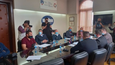 GRAD BIJELJINA POMAŽE PREVOZ: Svaki đak dobija pomoć od 30 KM GRAD BIJELJINA POMAŽE PREVOZ: Svaki đak dobija pomoć od 30 KM