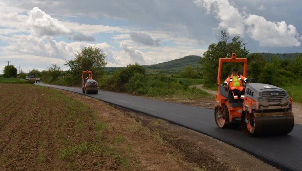 РЕКОНСТРУКЦИЈА ПУТА ГРАБОВАЦ – ВРЛАНЕ: Вредност радова је преко 20 милиона динара РЕКОНСТРУКЦИЈА ПУТА ГРАБОВАЦ – ВРЛАНЕ: Вредност радова је преко 20 милиона динара