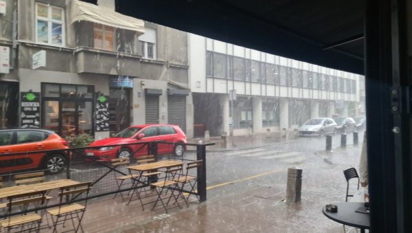 ВЕЧЕРАС СТИЖЕ НАОБЛАЧЕЊЕ, СУТРА КИША: Временска прогноза за празнике ВЕЧЕРАС СТИЖЕ НАОБЛАЧЕЊЕ, СУТРА КИША: Временска прогноза за празнике