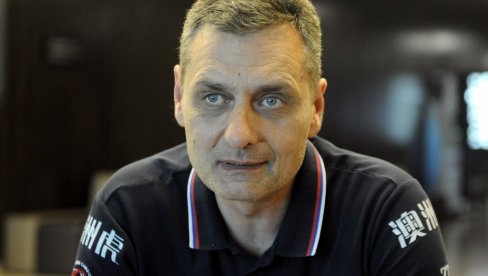 АМЕРИКАНКЕ СУ РАЊИВЕ: Селектор одбојкашица Зоран Терзић верује да сутра (6.00) у полуфиналу могу да победе првог фаворита АМЕРИКАНКЕ СУ РАЊИВЕ: Селектор одбојкашица Зоран Терзић верује да сутра (6.00) у полуфиналу могу да победе првог фаворита