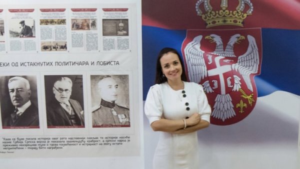КРАЉ ЗАБУШАВА: Јустина Пупин Кошћал је лични тренер посланица СПС-а КРАЉ ЗАБУШАВА: Јустина Пупин Кошћал је лични тренер посланица СПС-а