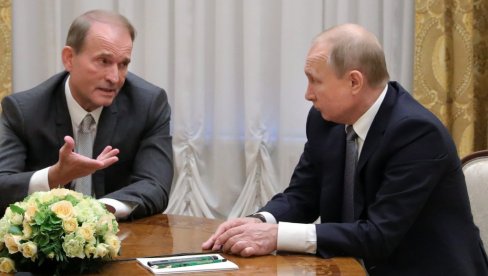 U UKRAJINI PRITVOREN PUTINOV KUM: Vlasti u Kijevu ućutkuju opoziciju proglašavajući je državnim neprijateljem U UKRAJINI PRITVOREN PUTINOV KUM: Vlasti u Kijevu ućutkuju opoziciju proglašavajući je državnim neprijateljem