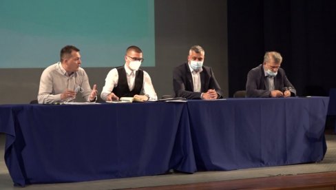 POKRAJINSKI SEKRETAR U VRŠCU: Ulaganje u infrastrukturu preduslov za razvoj sporta POKRAJINSKI SEKRETAR U VRŠCU: Ulaganje u infrastrukturu preduslov za razvoj sporta