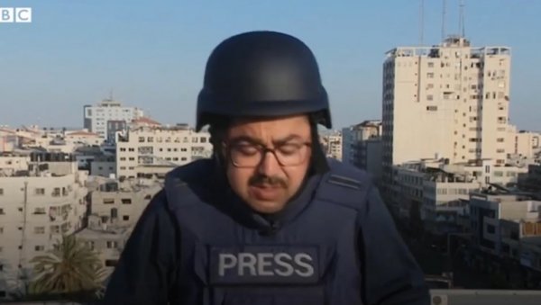 УЖАС У ПРОГРАМУ УЖИВО: Водитељ извештавао из Газе када је кренуо хаос! (ВИДЕО) УЖАС У ПРОГРАМУ УЖИВО: Водитељ извештавао из Газе када је кренуо хаос! (ВИДЕО)