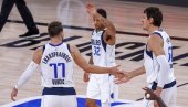 VERA MATOVIĆ HIT U TEKSASU: Maveriksi uz njenu pesmu idu u plej-of NBA lige (FOTO) VERA MATOVIĆ HIT U TEKSASU: Maveriksi uz njenu pesmu idu u plej-of NBA lige (FOTO)