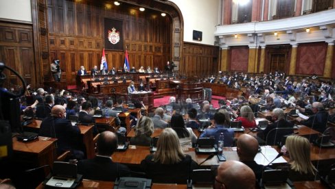 ПО ЖЕЉИ БРИСЕЛА РУШЕ СРПСКИ ЈЕЗИК: Лингвисти против усвајања закона о родној равноправности ПО ЖЕЉИ БРИСЕЛА РУШЕ СРПСКИ ЈЕЗИК: Лингвисти против усвајања закона о родној равноправности