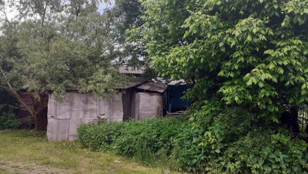 ОВДЕ ЈЕ ПРОНАЂЕНО ТЕЛО ЛОЗНИЧАНИНА: Нико га данима није видео, комшије развалиле врата и виделе ужасан призор ОВДЕ ЈЕ ПРОНАЂЕНО ТЕЛО ЛОЗНИЧАНИНА: Нико га данима није видео, комшије развалиле врата и виделе ужасан призор