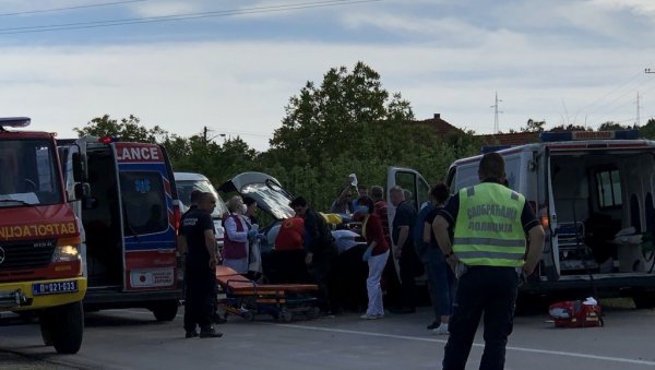ПОЗНАТО СТАЊЕ ПОВРЕЂЕНИХ У НЕСРЕЋИ КОД СВРЉИГА: Две особе су у тешком стању, тренутно их оперишу ПОЗНАТО СТАЊЕ ПОВРЕЂЕНИХ У НЕСРЕЋИ КОД СВРЉИГА: Две особе су у тешком стању, тренутно их оперишу