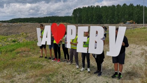 ГРАЂЕВИНСКИ ШУТ ГУШИ БАРУ РЕВА: Протест грађана леве обале Дунава због градње постројења за прераду отпада ГРАЂЕВИНСКИ ШУТ ГУШИ БАРУ РЕВА: Протест грађана леве обале Дунава због градње постројења за прераду отпада