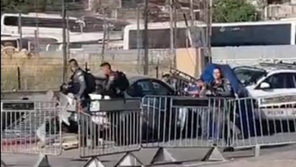 ИЗРАЕЛСКА ПОЛИЦИЈА УБИЛА ПАЛЕСТИНСКОГ ВОЗАЧА: Залетео се колима у барикаду ИЗРАЕЛСКА ПОЛИЦИЈА УБИЛА ПАЛЕСТИНСКОГ ВОЗАЧА: Залетео се колима у барикаду
