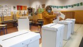 BURNO PRED IZBORE U HRVATSKOJ: Penzioneri odlučuju - svi im obećavaju brda i doline BURNO PRED IZBORE U HRVATSKOJ: Penzioneri odlučuju - svi im obećavaju brda i doline