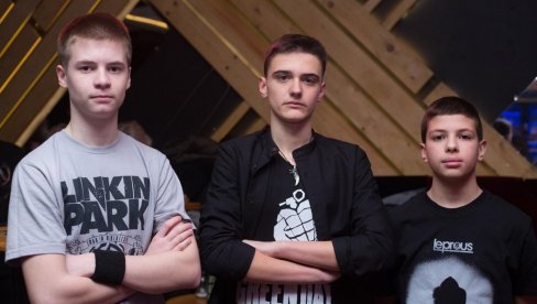 РОКЕРИ КОЈИ ЗНАЈУ КО СУ: Деби сингл најмлађег рок састава у региону РОКЕРИ КОЈИ ЗНАЈУ КО СУ: Деби сингл најмлађег рок састава у региону