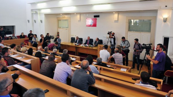 ТРАЖЕ ПРЕВОДИОЦЕ ЗА СРПСКИ: Координационо тело решава проблем језика у локалној скупштини Прешева ТРАЖЕ ПРЕВОДИОЦЕ ЗА СРПСКИ: Координационо тело решава проблем језика у локалној скупштини Прешева