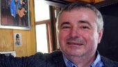 ZORANA NA ZIDU: Dušan Bajatović kraj ulaznih vrata ima posebnu fotografiju ZORANA NA ZIDU: Dušan Bajatović kraj ulaznih vrata ima posebnu fotografiju