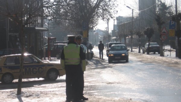 ДАЛА ЦЕЛУ СВЕКРОВУ УШТЕЂЕВИНУ ДА СКИНУ ЦРНУ МАГИЈУ: Полиција на трагу лажним видовњацима који су ојадили жену за 380.000 евра ДАЛА ЦЕЛУ СВЕКРОВУ УШТЕЂЕВИНУ ДА СКИНУ ЦРНУ МАГИЈУ: Полиција на трагу лажним видовњацима који су ојадили жену за 380.000 евра