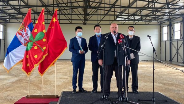 ДРАГАН МАРКОВИЋ ПАЛМА : Србија је економски и политички стабилна - има међународни углед - зато нам долазе инвеститори ДРАГАН МАРКОВИЋ ПАЛМА : Србија је економски и политички стабилна - има међународни углед - зато нам долазе инвеститори