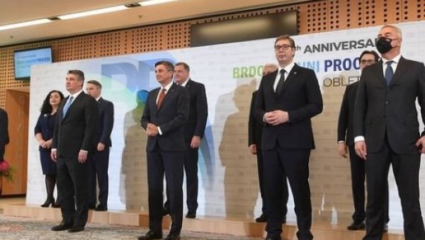 НОВОСТИ САЗНАЈУ: Варнице на Брду код Крања - Османи и Џаферовић напали Вучића, он им оштро узвратио НОВОСТИ САЗНАЈУ: Варнице на Брду код Крања - Османи и Џаферовић напали Вучића, он им оштро узвратио