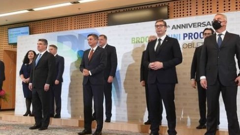 НОВОСТИ САЗНАЈУ: Варнице на Брду код Крања - Османи и Џаферовић напали Вучића, он им оштро узвратио НОВОСТИ САЗНАЈУ: Варнице на Брду код Крања - Османи и Џаферовић напали Вучића, он им оштро узвратио