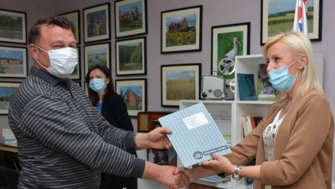 DVA MILIONA ZA UDRUŽENJA: Opština Opovo uručila ugovore za realizaciju projekata udruženja građana DVA MILIONA ZA UDRUŽENJA: Opština Opovo uručila ugovore za realizaciju projekata udruženja građana
