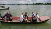 ЛЕГЕНДАРНИ АРГЕНТИНАЦ ПЛОВИ СРПСКОМ РЕКОМ: Налбандиан и Кецмановић у вожњи Савом (ФОТО) ЛЕГЕНДАРНИ АРГЕНТИНАЦ ПЛОВИ СРПСКОМ РЕКОМ: Налбандиан и Кецмановић у вожњи Савом (ФОТО)