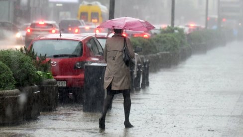 HITNO UPOZORENJE RHMZ: U narednih sat vremena stižu pljuskovi, ali i grad HITNO UPOZORENJE RHMZ: U narednih sat vremena stižu pljuskovi, ali i grad