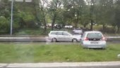 САОБРАЋАЈНА НЕСРЕЋА У БЕОГРАДУ: Удес зауставио аутобусе на Трошарини! (ВИДЕО) САОБРАЋАЈНА НЕСРЕЋА У БЕОГРАДУ: Удес зауставио аутобусе на Трошарини! (ВИДЕО)