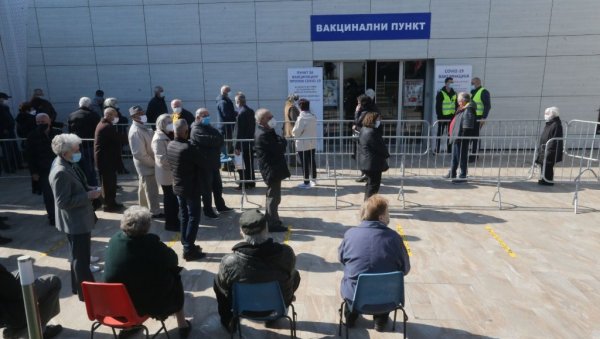 ВАКЦИНУ ПРИМИЛО 48.000 ГРАЂАНА: Убрзава се имунизација становништва против вируса корона у Републици Српској ВАКЦИНУ ПРИМИЛО 48.000 ГРАЂАНА: Убрзава се имунизација становништва против вируса корона у Републици Српској