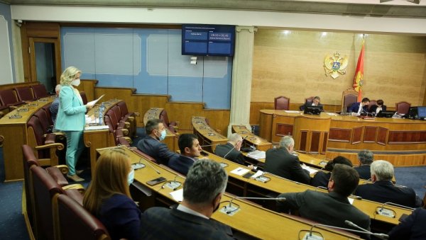 ЗА НЕНОШЕЊЕ МАСКЕ И ДО 30.000 ЕВРА: Посланици у скупштини Црне Горе расправљали о изменама закона о заштити становништва ЗА НЕНОШЕЊЕ МАСКЕ И ДО 30.000 ЕВРА: Посланици у скупштини Црне Горе расправљали о изменама закона о заштити становништва
