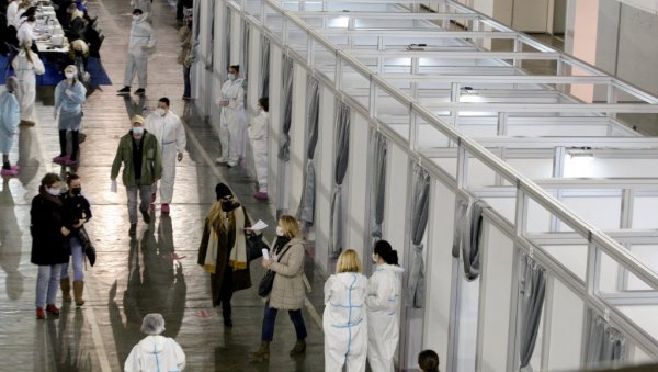 ПУНА ПЛАТА И БЕЗ ИМУНИЗАЦИЈЕ ПРОТИВ КОРОНЕ: Синдикати се противе укидању повластица за невакцинисане раднике ПУНА ПЛАТА И БЕЗ ИМУНИЗАЦИЈЕ ПРОТИВ КОРОНЕ: Синдикати се противе укидању повластица за невакцинисане раднике