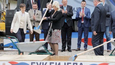 RADOVI ZA BUDUĆE GENERACIJE: Postavljen kamen temeljac za gradnju HE Buk Bijela, otvoreno novo poglavlje u odnosima RS i Srbije (FOTO)
