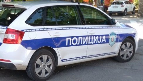 SEDAM MALOLETNIKA OSUMNJIČENO ZA KRAĐU: Provalili u novosadski restoran brze hrane i ukrali novac SEDAM MALOLETNIKA OSUMNJIČENO ZA KRAĐU: Provalili u novosadski restoran brze hrane i ukrali novac