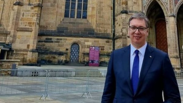 ВУЧИЋ ОБИШАО КАТЕДРАЛУ СВЕТОГ ВИДА: Председник у највећој и најважнијој цркви у Чешкој (ФОТО) ВУЧИЋ ОБИШАО КАТЕДРАЛУ СВЕТОГ ВИДА: Председник у највећој и најважнијој цркви у Чешкој (ФОТО)