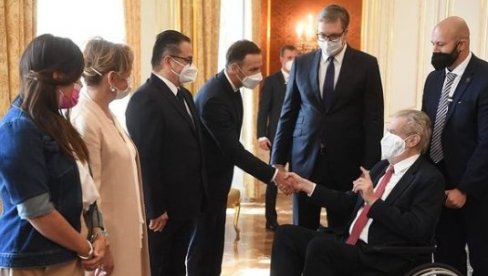 ВЕЛИЧАНСТВЕН ДОЧЕК У ВУЧИЋЕВУ ЧАСТ: Министар Мали објавио фотографије из Прага (ФОТО) ВЕЛИЧАНСТВЕН ДОЧЕК У ВУЧИЋЕВУ ЧАСТ: Министар Мали објавио фотографије из Прага (ФОТО)