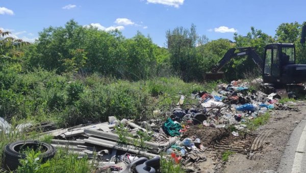 СМЕЋЕ ВРАТИЛА ВЛАСНИКУ ПОШТОМ: Несвакидашња казна за загађиваче СМЕЋЕ ВРАТИЛА ВЛАСНИКУ ПОШТОМ: Несвакидашња казна за загађиваче