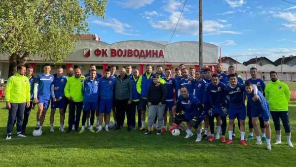 СВЕ ПУЦА ОД ЕМОЦИЈА: Син преминулог Милана Косановића пар сати након сахране уз своју Вошу! СВЕ ПУЦА ОД ЕМОЦИЈА: Син преминулог Милана Косановића пар сати након сахране уз своју Вошу!