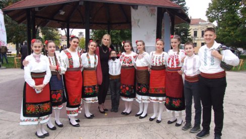ДЕВОЈАЧКОМ ХОРУ И ГРИВНИ ЗЛАТО У РЕПУБЛИЦИ СРПСКОЈ: Одржане 20. Мајске музичке свечаности у Бијељини ДЕВОЈАЧКОМ ХОРУ И ГРИВНИ ЗЛАТО У РЕПУБЛИЦИ СРПСКОЈ: Одржане 20. Мајске музичке свечаности у Бијељини
