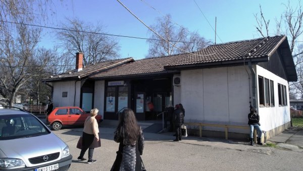 ОХРАБРУЈУЋИ ПОДАЦИ ИЗ ПАРАЋИНА: У недељу само један позитиван на налаз на вирус корона ОХРАБРУЈУЋИ ПОДАЦИ ИЗ ПАРАЋИНА: У недељу само један позитиван на налаз на вирус корона