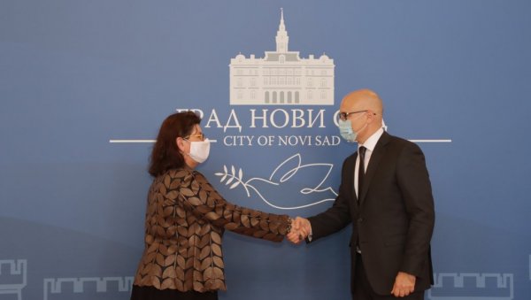 АМБАСАДОРКА РУМУНИЈЕ ПОСЕТИЛА НОВИ САД: Престонице културе јачају сарадњу АМБАСАДОРКА РУМУНИЈЕ ПОСЕТИЛА НОВИ САД: Престонице културе јачају сарадњу