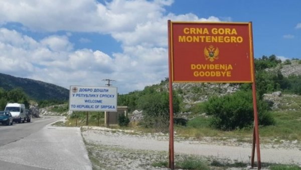 СМЕТА ИМ РЕПУБЛИКА СРПСКА! Табла на граници са Црном Гором изазвала буру у Сарајеву (ФОТО) СМЕТА ИМ РЕПУБЛИКА СРПСКА! Табла на граници са Црном Гором изазвала буру у Сарајеву (ФОТО)